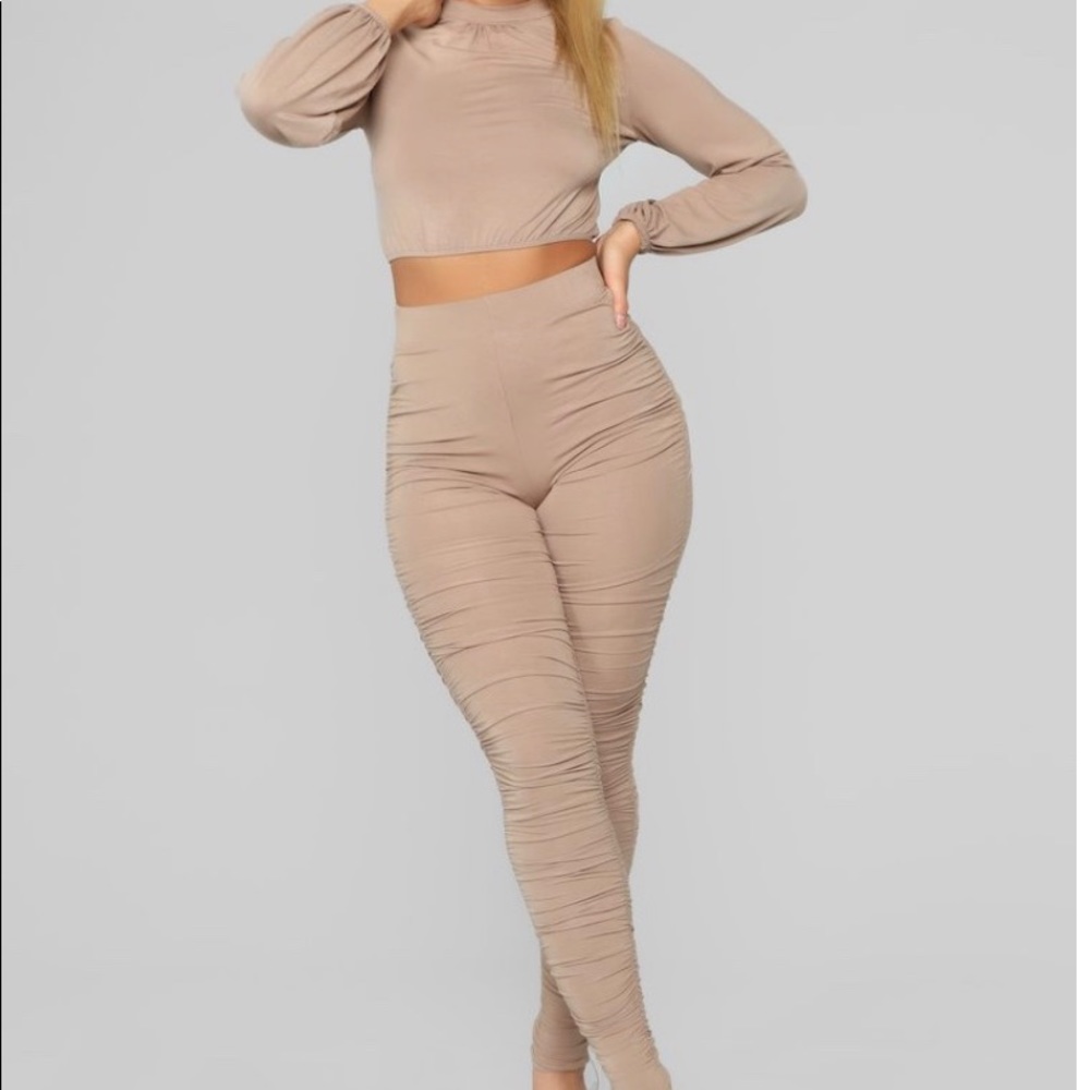 Two piece runched set